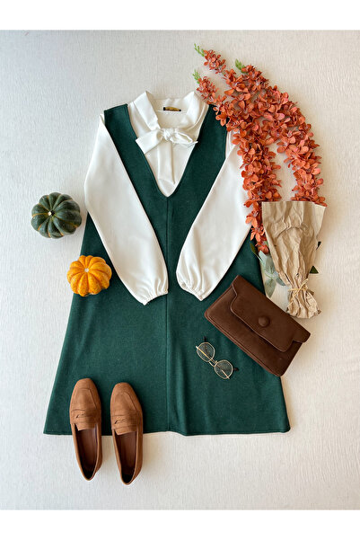 KÜÇÜĞÜM BUTİK Κοντό σμαραγδένιο χειμωνιάτικο φόρεμα με λαιμόκοψη V