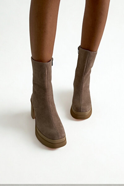 inizio Beige Suede Thick Heeled Women's Boots P8023