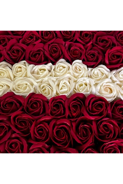 velve Aranjament floral Country, in cutie rotunda cu 55 trandafiri din sapun, Letonia