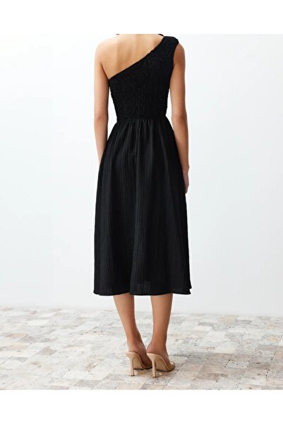 Genel Markalar Siyah Belden Açılan Üst Bedeni Gipeli Tek Omuz Midi Dokuma Elbise