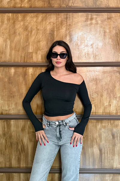 oshebu Negru – Bluză asimetrică cu croială degete, cu detalii