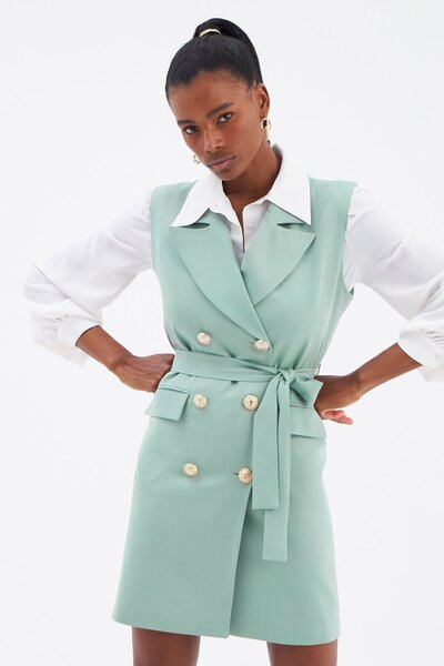 Sateen Rochie tip vestă cu detalii nasturi - Verde Çağla