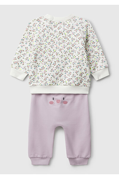 United Colors of Benetton Bebek Ekru-Lila Tamamı Baskılı Kulaklı Üst ve Arkası İşlemeli Alt Eşofman Takımı