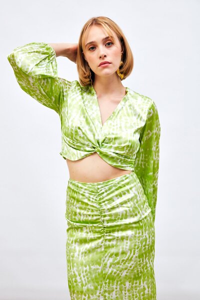 Sateen Düğüm Detaylı Desenli Bluz - YAĞ YEŞİLİ