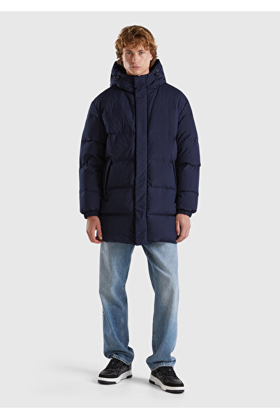 United Colors of Benetton معطف طويل بغطاء للرأس من ريش الإوز باللون الأزرق ال...