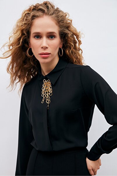 Sateen Zincir Aksesuarlı Düz Gömlek - Siyah