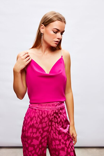 Sateen Blouse with Chain Strap and Chandelier Collar - Fuchsia