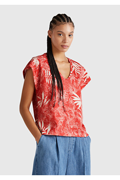 United Colors of Benetton Γυναικείο μπλουζάκι με λαιμόκοψη σε σχήμα V Coral 1...