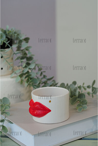 terraco ceramic Handmade Ceramic Red Lip Mug with Gold Detail 1 Piece