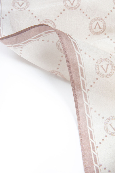 Vissona Σάλι 90x210 σε μπεζ χρώμα με μοτίβο λογότυπου 100% Silk V