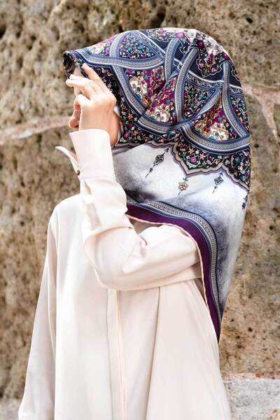 Vissona %100 Twill İpek Şal Desenli Mürdüm - Lacivert Renkli 90x90 Eşarp Dikim Şekli : El Dikişi