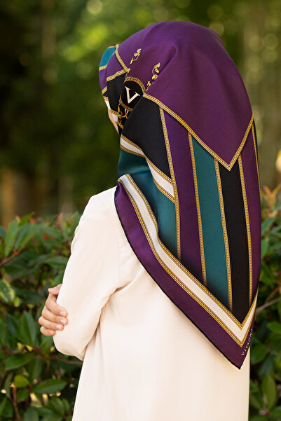 Vissona 100% Твіл шовк з бароковим і геометричним візерунком, бордовий - нафтановий зелений колір, 90x90 шарф. Спосіб пошиття: