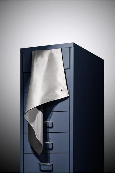 Vissona %100 Twill İpek Degrade Desenli Siyah - Gri Renkli 90x90 Eşarp Dikim Şekli : El Dikişi