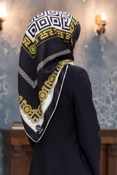VİOLLA Twill Çizgili Barok Desenli Siyah - Krem Renkli 90x90 Eşarp (İpek İçer...