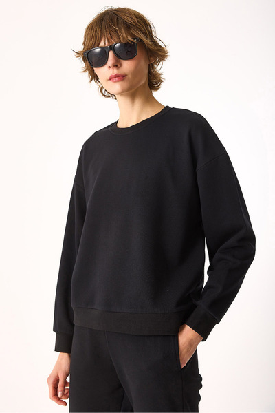VENA Rhona Crew Neck Regular Fit 3 Thread Sweatshirt-Black