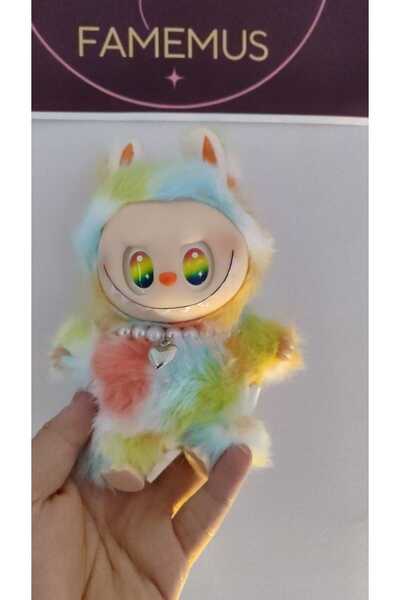 FAMEMUS ACCESSORY Labubu kolyeli model 17 CM peluş Görsel ile birebir Özel Kutusunda Gelmektedir.
