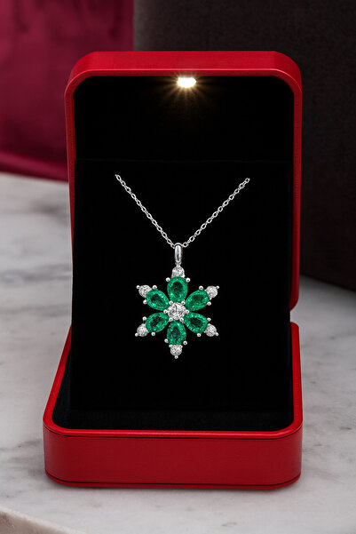 KAR DİAMOND 14 Ayar Altın Zincirli Zümrüt Damla Taşlı Lotus Çiçeği Kolye Sert...