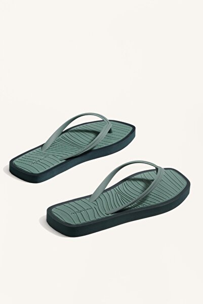Oysho Textured beach sandals
