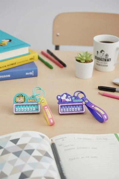 Miniso Snoopy Lisanslı Mini Piyano Figürlü Anahtarlık