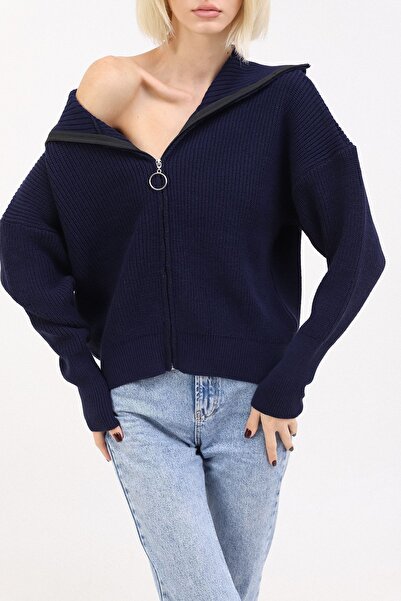 winter club سترة تريكو بسحاب وياقة مقلوبة من SWC باللون الأزرق الداكن