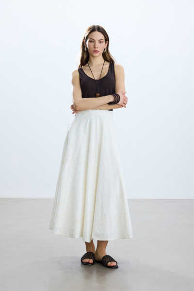 BE BLUE Ecru Embroidery Detailed Skirt