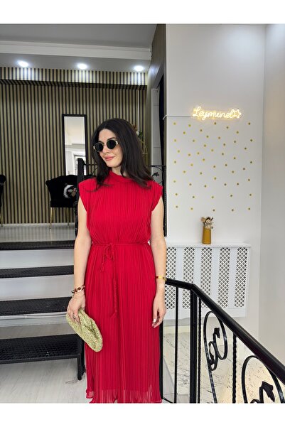 Butik Kırmızı boğazlı belden bağcıklı astarlı tül uzun elbise