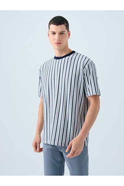 Loft Tricou pentru bărbați loose fit. Mânecă de braț