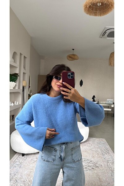 Piedra Women's Crew Neck Wide Sleeve Soft Bearded Sweater