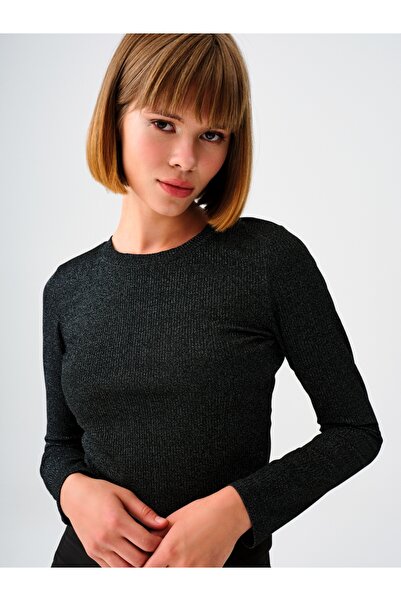 Loft Women's Fitted T-Shirt - U. Sleeve