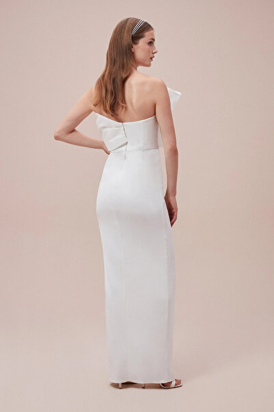 VIOLA CHAN Strapless Bow Detailed Crepe Long Wedding Dress with Slit