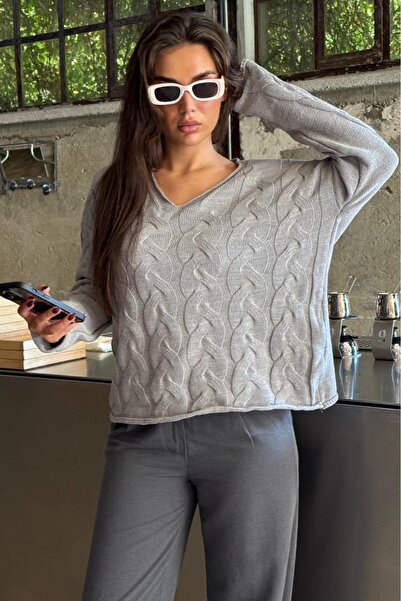 Madmext Gri V Yaka Örgü Desen Oversize Kadın Kazak Mg2519