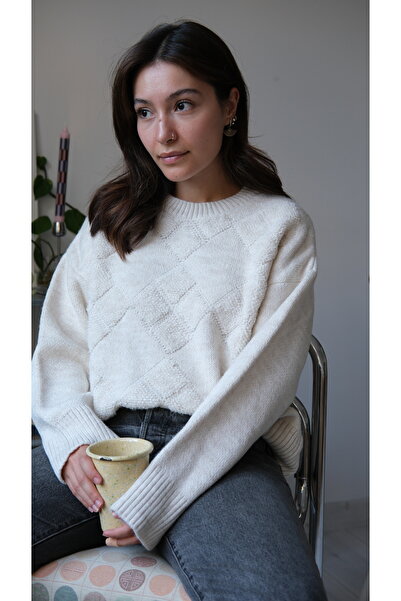 Butik Una Fiaba-Ekru Oversize Women's Crew Neck Soft Textured Argyle Pattern Knit Sweater