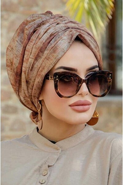 Aişe tesettür Καπέλο με αγκράφα με σχέδιο σε τόνους καφέ
