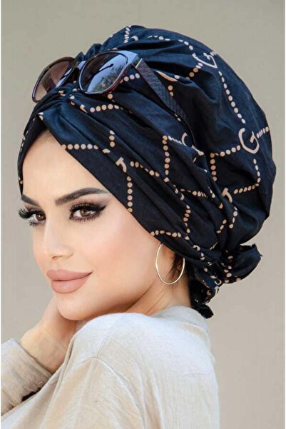 Aişe tesettür Siyah Marka Desenli Tokalı Bone