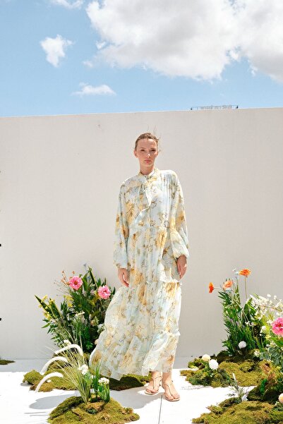 EBU Prive فستان نسائي من الشيفون برباط مزين بنقشة زهور مائية بلون إكرو