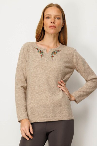 Desen Triko Women's Crew Neck Embroidered Edge Wool Blouse K.Beige