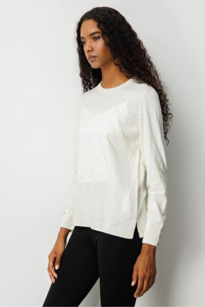Desen Triko Women's Crew Neck Slit Side Buttoned Blouse Bone