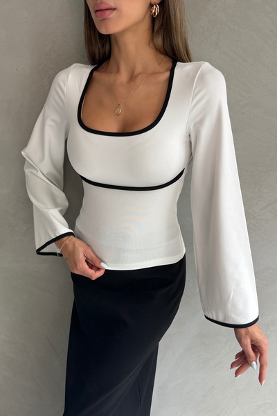 Ulino Μακρυμάνικη πλεκτή μπλούζα με βαθύ ντεκολτέ και λεπτομέρεια σε αντίθεση...