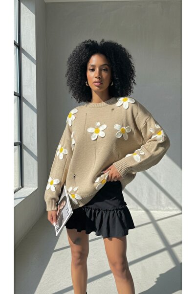 NİLZA Pulover tricotat cu gât crew cu accesorii cu flori de margaretă