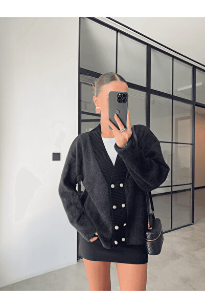 BB Bensu Buyruk GOLD DÜĞMELİ PELUŞ DOKULU TRİKO YAKALI SİYAH HIRKA