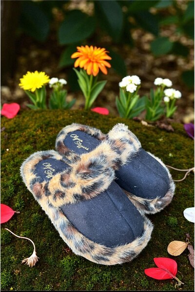 ALTUNTAŞ Indoor Plush Furry Closed Front Eva Sole Gift Slippers Black Leopard