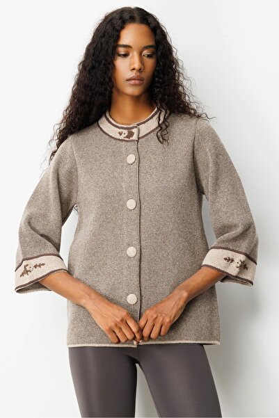 Desen Triko Women's Stand Collar Sleeve and Collar Embroidered Wool Coat K.Beige