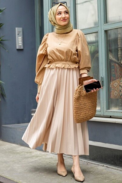 Kombinazon Lavanya Wide Pleated Cream Skirt