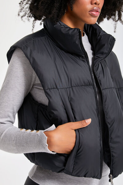 its basic Women's Black Color W5-1 Inflatable Inner Filled Zero Arm Side Pocket Crop Inflatable Vest
