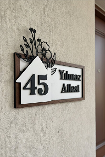 SepetDoluyor Kişiye Özel Ahşap Kapı Numarası ve Soyisimli Kapı Süsü – Çiçekli Kapı Süsü – 3 Renk Seçeneği