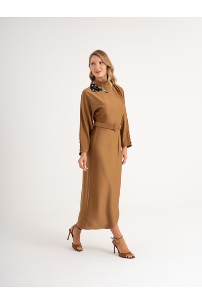 SERPİL Yaka İşlemeleri ve Yırtmaç Detaylı Elbise 40327