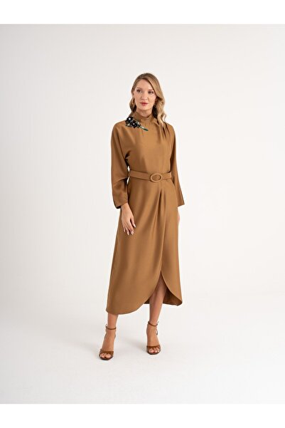 SERPİL Yaka İşlemeleri ve Yırtmaç Detaylı Elbise 40327