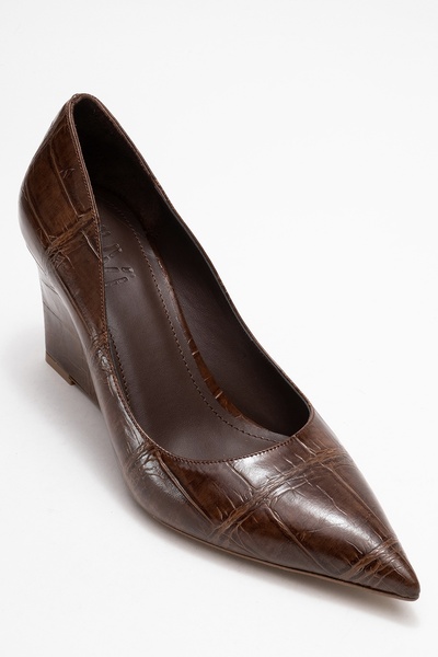 LuviShoes Dámské boty na klínovém podpatku PUERA se špičatou špičkou a světle hnědým potiskem