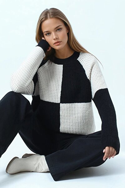 VAGGON Women's Black Crew Neck Color Block Textured Knit Sweater Vs01039