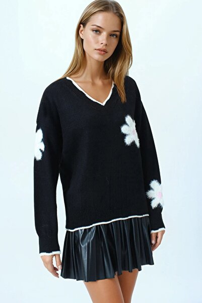 VAGGON Women's Black Floral Detailed V-Neck Tasseled Knitwear Sweater Vs01054